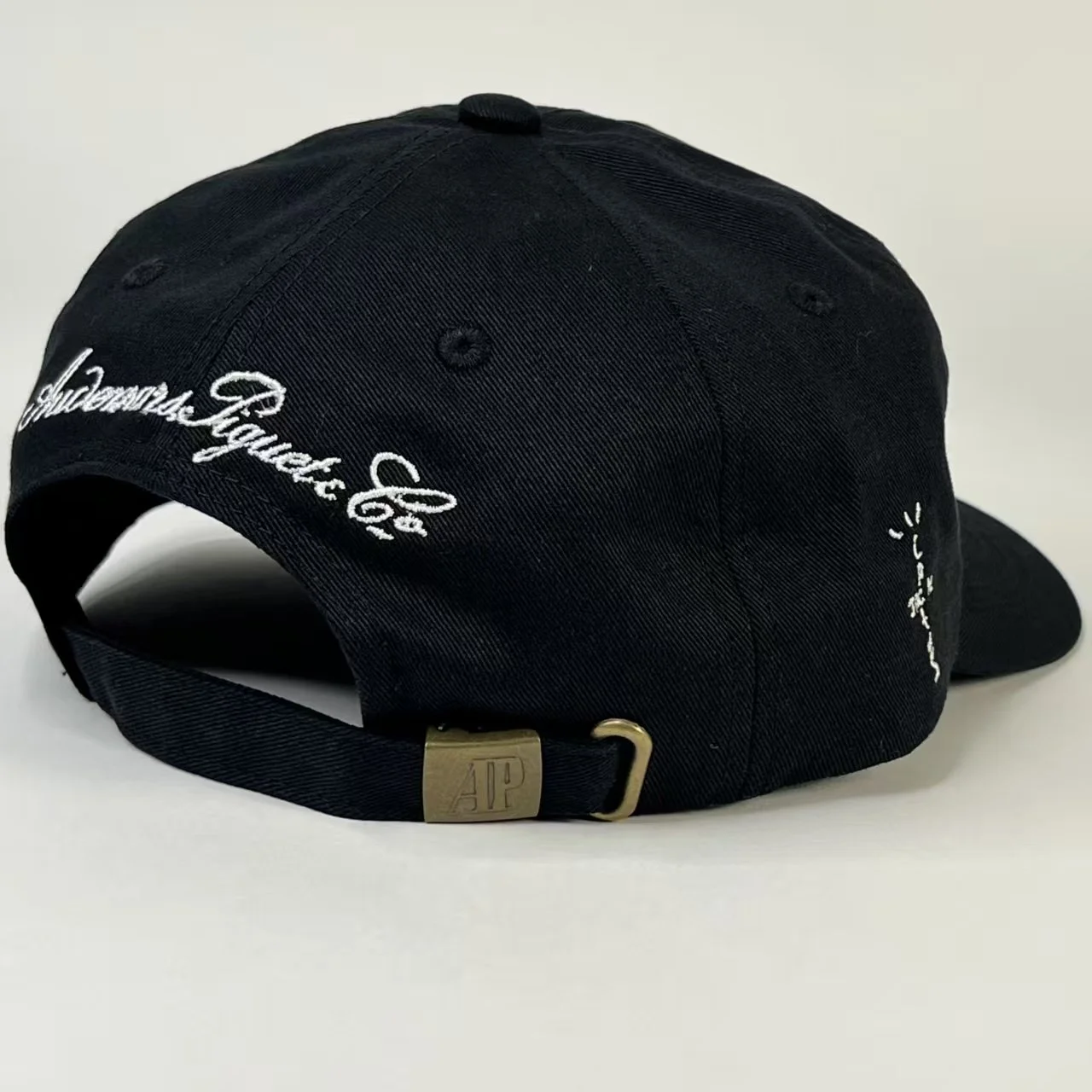 オーデマピゲ APロゴ入りトラヴィスマシューキャップ Audemars Piguet x Travis Scott Cactus Jack Black Cap – Limited